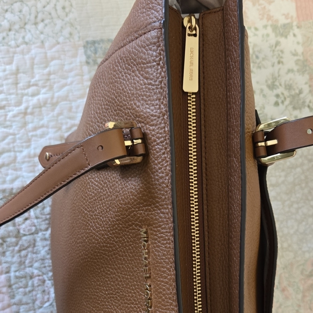 Michael Kors Brown Leather Aria Shoulder Bag - Picture 9 of 15